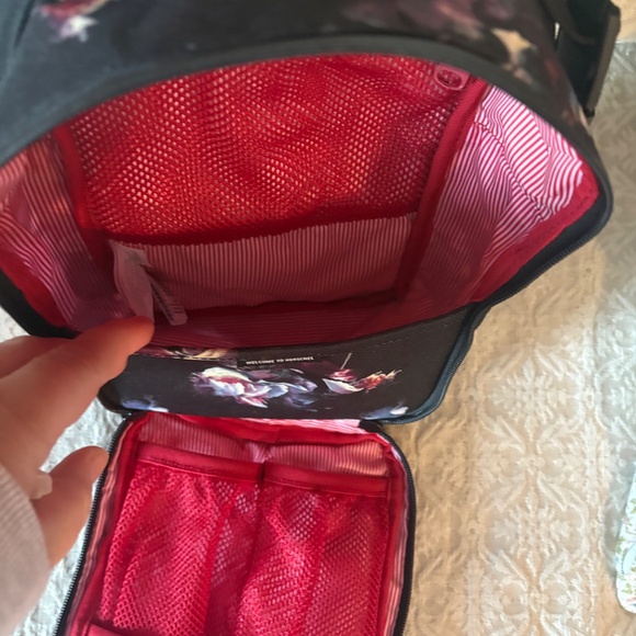 Herschel Travel Toiletry Bag - Picture 3 of 4